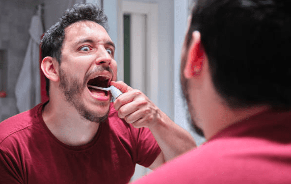 口腔潰瘍的典型症狀